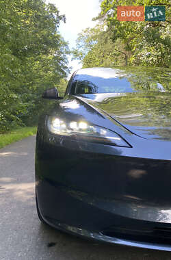 Седан Tesla Model 3 2024 в 
