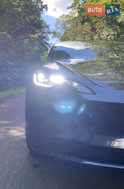 Седан Tesla Model 3 2024 в 