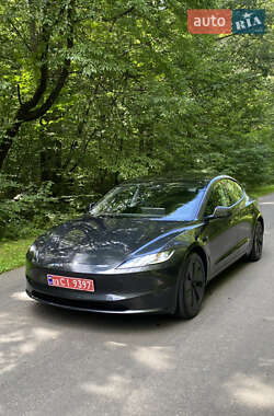 Седан Tesla Model 3 2024 в 