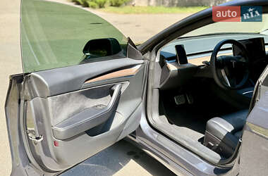 Седан Tesla Model 3 2021 в 