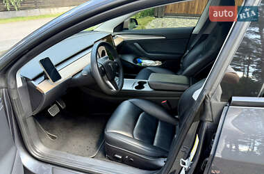 Седан Tesla Model 3 2021 в 