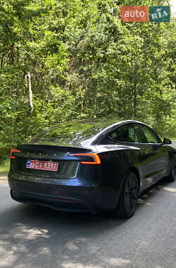 Седан Tesla Model 3 2024 в 