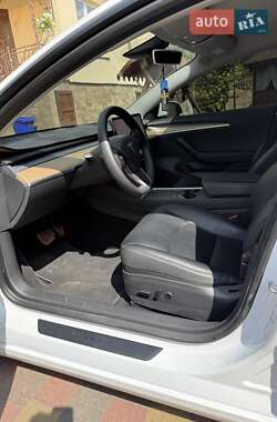 Седан Tesla Model 3 2023 в 
