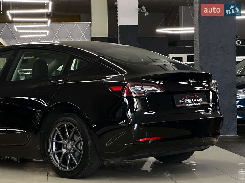 Седан Tesla Model 3 2021 в Николаеве