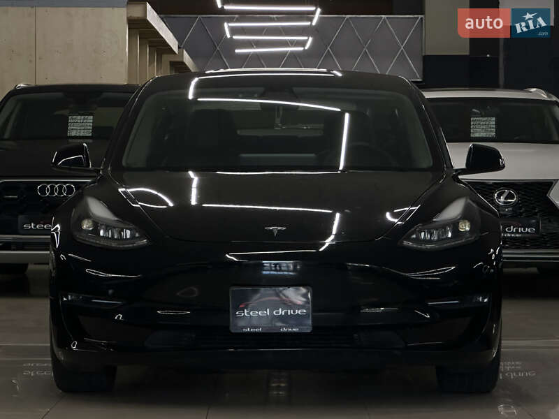 Седан Tesla Model 3 2021 в Николаеве