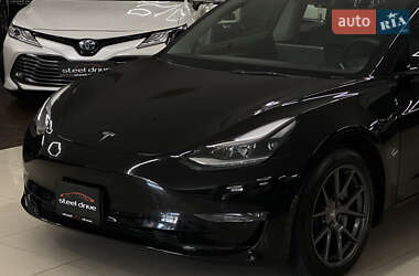 Седан Tesla Model 3 2021 в 
