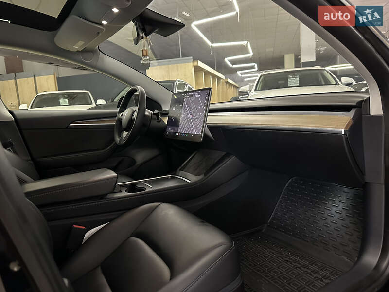 Седан Tesla Model 3 2021 в Николаеве