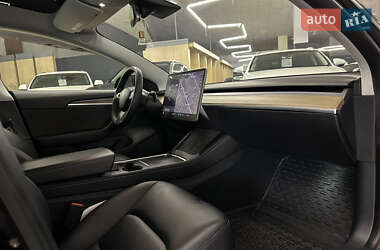 Седан Tesla Model 3 2021 в 