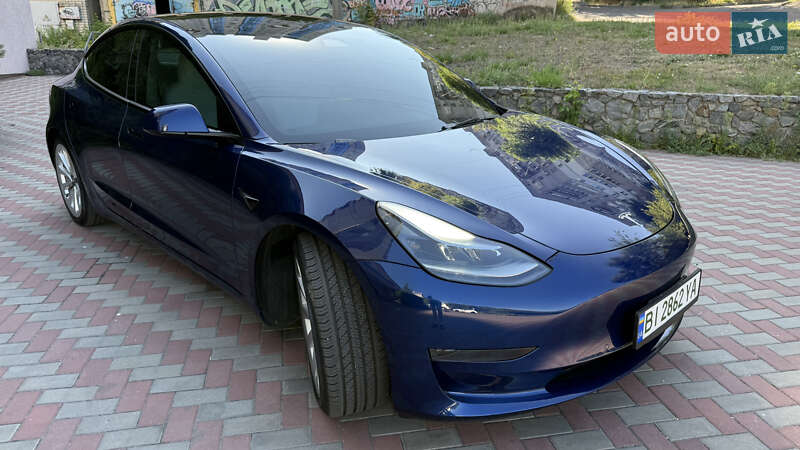 Седан Tesla Model 3 2022 в Днепре