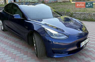 Седан Tesla Model 3 2022 в 