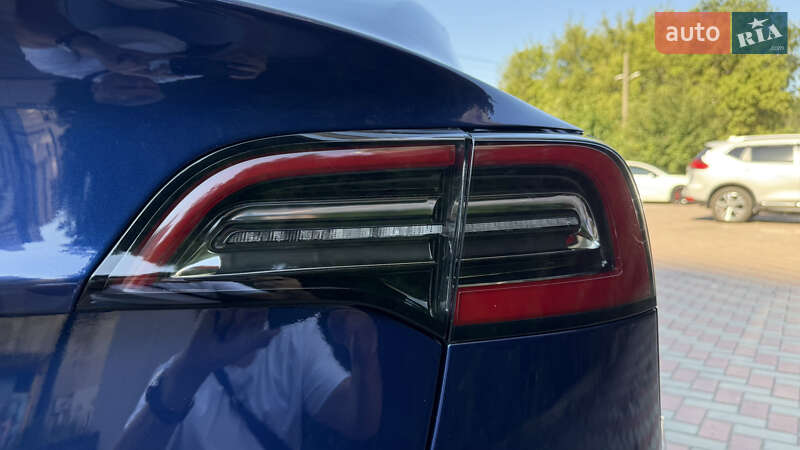Седан Tesla Model 3 2022 в Днепре