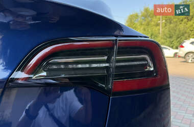 Седан Tesla Model 3 2022 в 