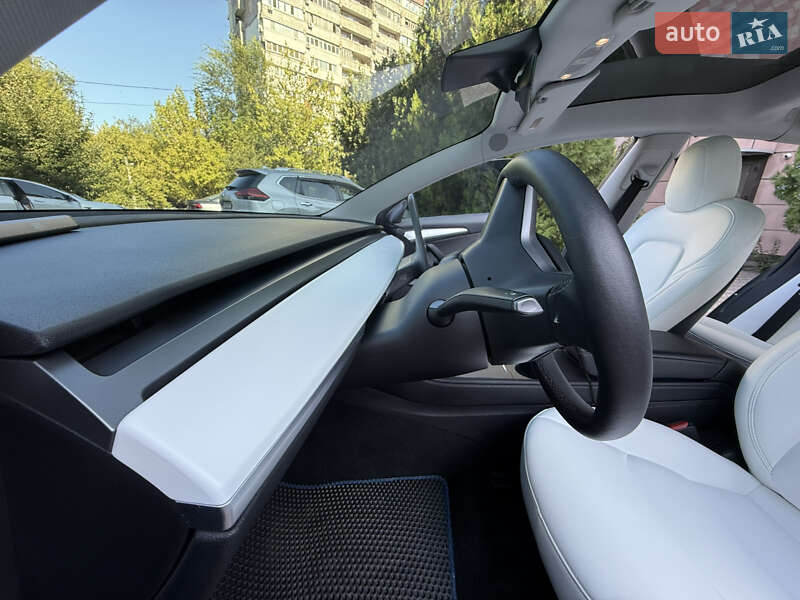 Седан Tesla Model 3 2022 в Днепре