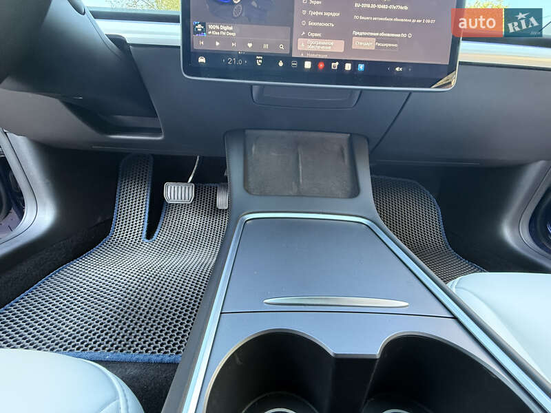 Седан Tesla Model 3 2022 в Днепре