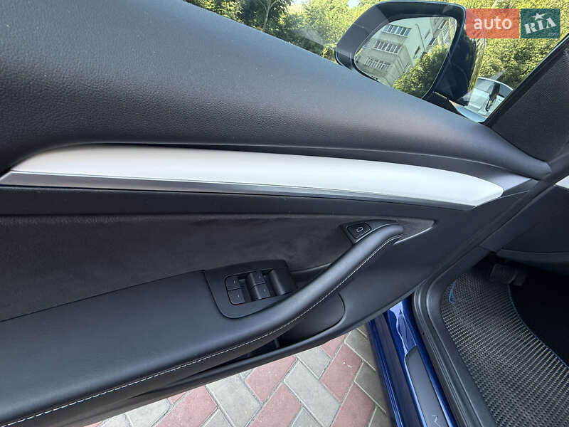 Седан Tesla Model 3 2022 в Днепре