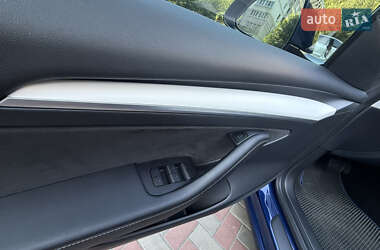 Седан Tesla Model 3 2022 в 