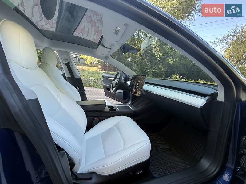 Седан Tesla Model 3 2022 в Днепре