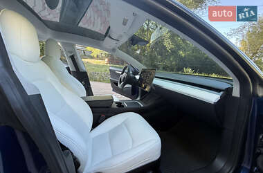 Седан Tesla Model 3 2022 в 