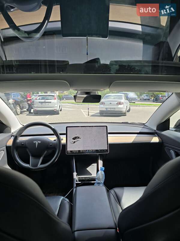 Седан Tesla Model 3 2018 в Львові