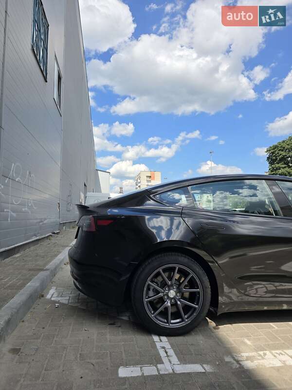 Седан Tesla Model 3 2018 в Львові