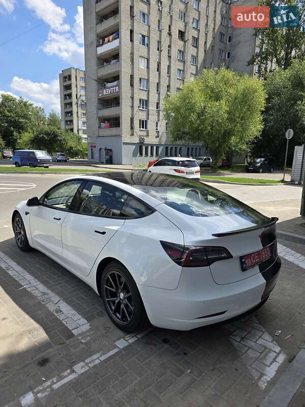 Седан Tesla Model 3 2018 в Львові