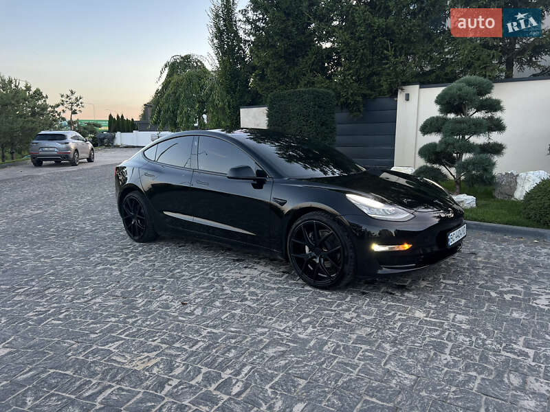Седан Tesla Model 3 2018 в Львові