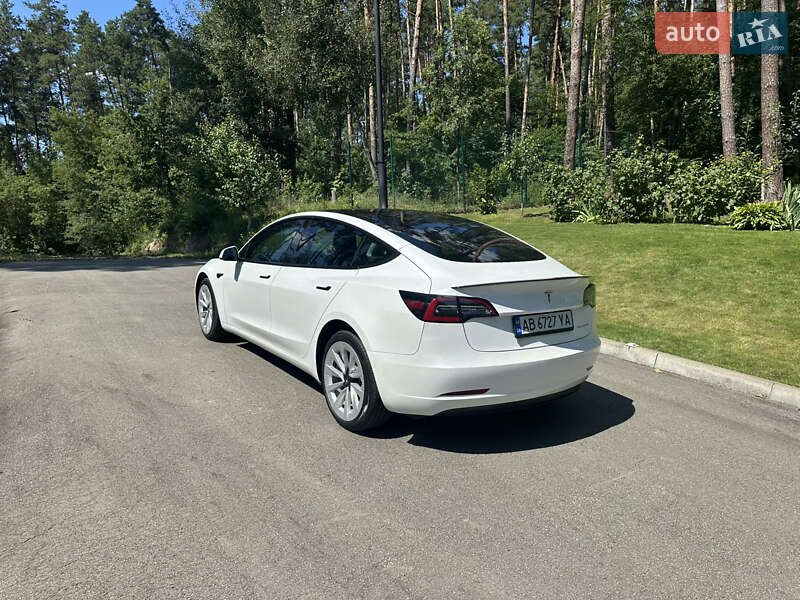 Седан Tesla Model 3 2021 в Киеве