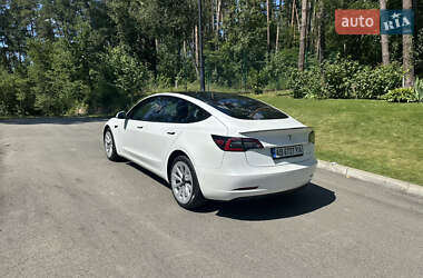 Седан Tesla Model 3 2021 в 