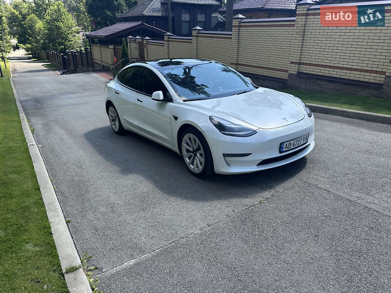 Седан Tesla Model 3 2021 в Киеве