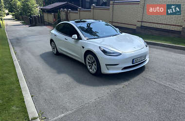 Седан Tesla Model 3 2021 в 