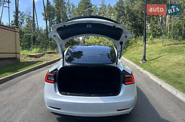 Седан Tesla Model 3 2021 в 