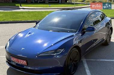 Седан Tesla Model 3 2024 в 