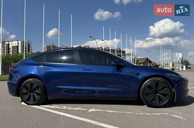 Седан Tesla Model 3 2024 в 