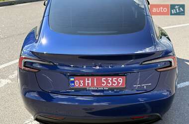 Седан Tesla Model 3 2024 в 
