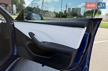 Седан Tesla Model 3 2024 в 