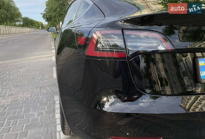 Седан Tesla Model 3 2019 в Ивано-Франковске