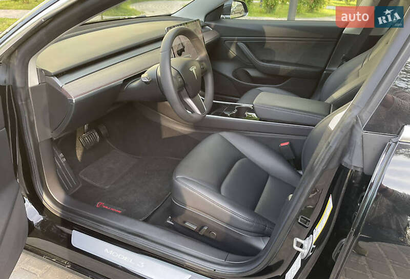 Седан Tesla Model 3 2019 в Ивано-Франковске
