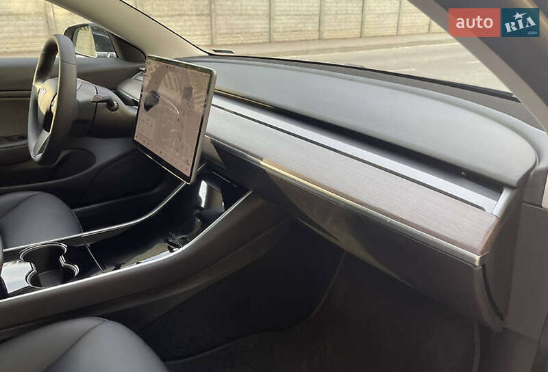 Седан Tesla Model 3 2019 в Ивано-Франковске