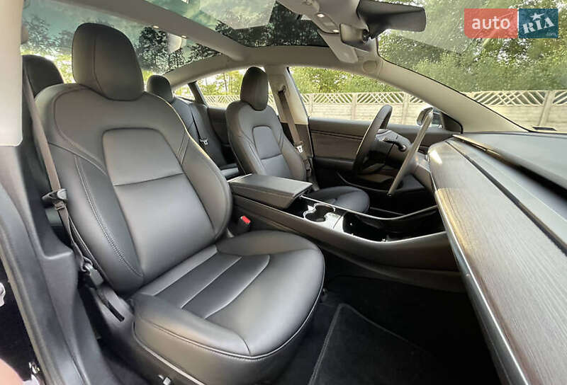 Седан Tesla Model 3 2019 в Ивано-Франковске