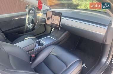 Седан Tesla Model 3 2022 в 