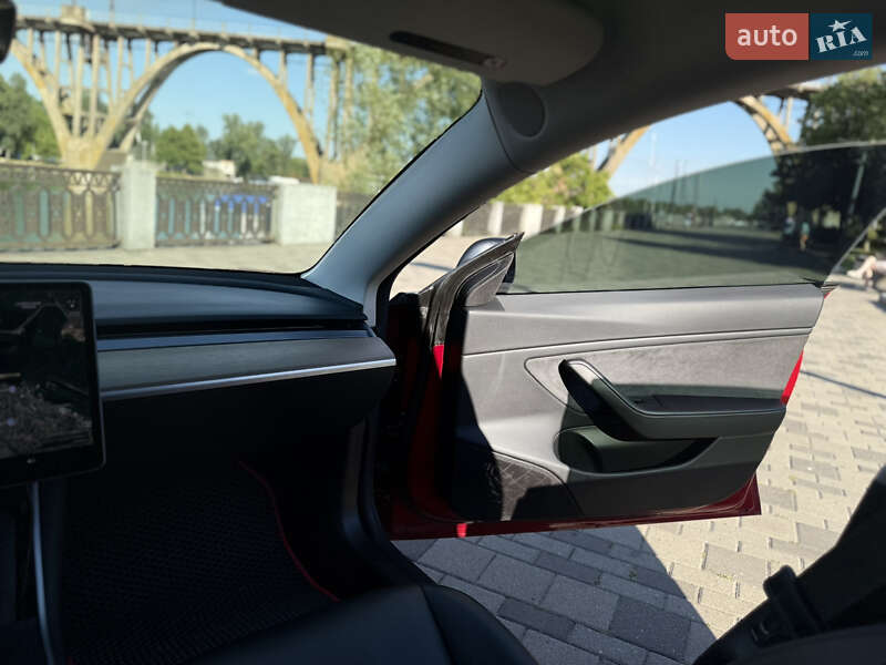 Седан Tesla Model 3 2018 в Дніпрі