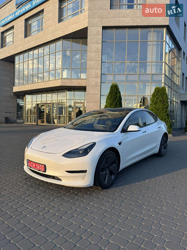 Седан Tesla Model 3 2023 в Хмельницком