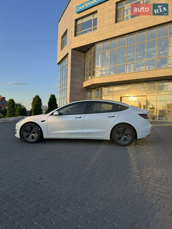 Седан Tesla Model 3 2023 в Хмельницком