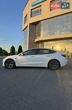 Седан Tesla Model 3 2023 в 