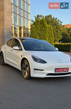 Седан Tesla Model 3 2023 в 