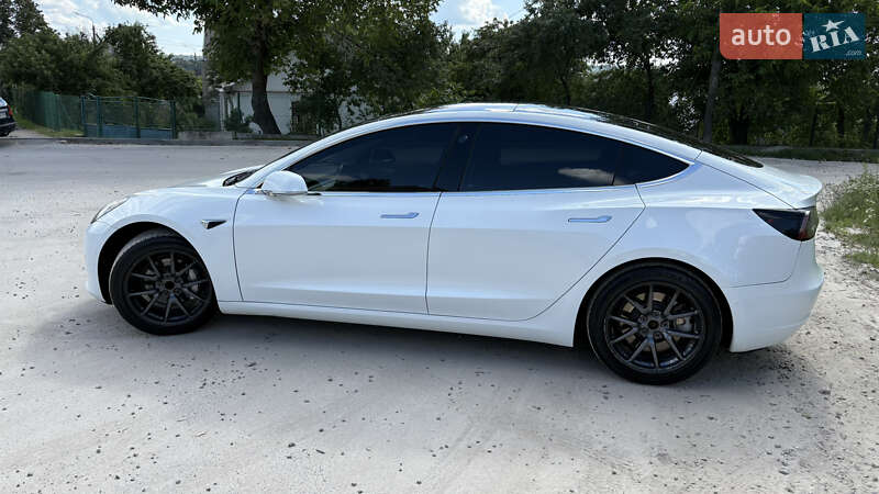 Седан Tesla Model 3 2018 в Львові