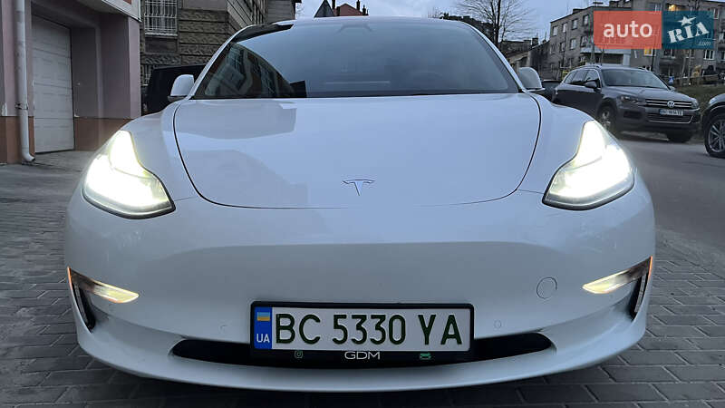 Седан Tesla Model 3 2018 в Львові