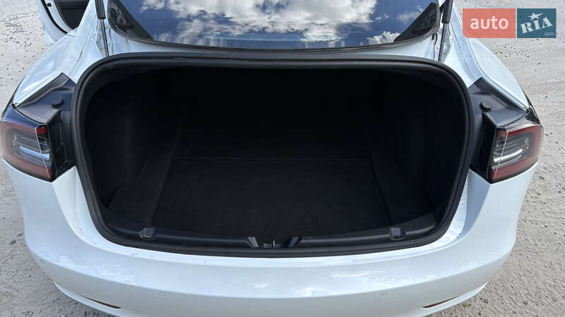 Седан Tesla Model 3 2018 в Львові