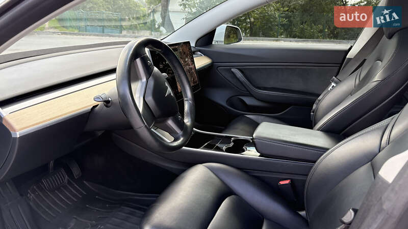 Седан Tesla Model 3 2018 в Львове