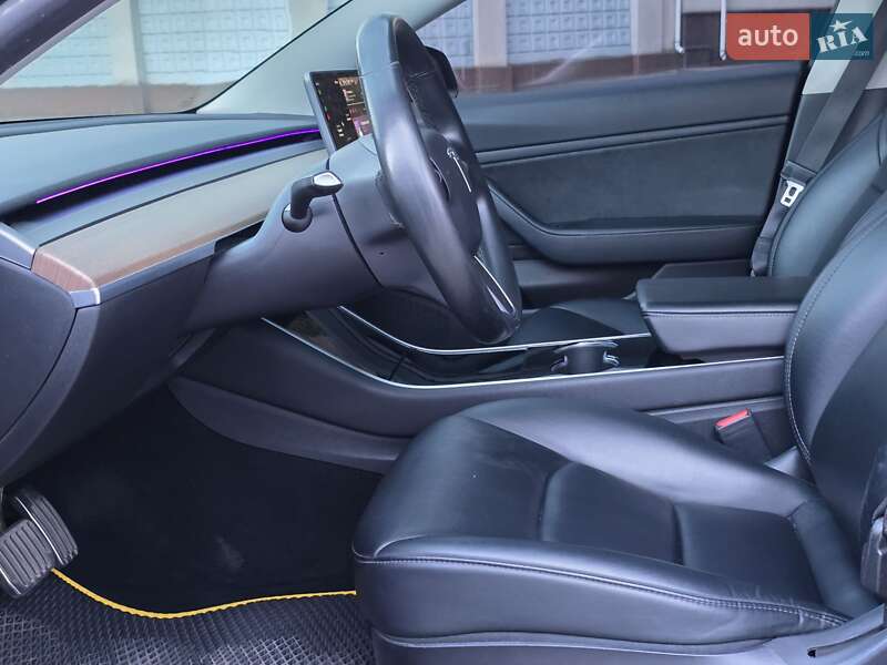 Седан Tesla Model 3 2019 в Кропивницком